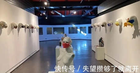 荷兰的口罩也玩得很艺术,小型创意口罩展揭幕