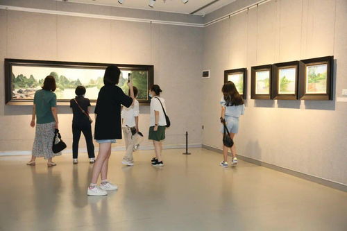 展览现场 生存 幻化 展侨油画作品展开幕
