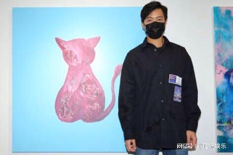 避谈婚事,陈乔恩站台小男友画展,摘口罩后颜值下降