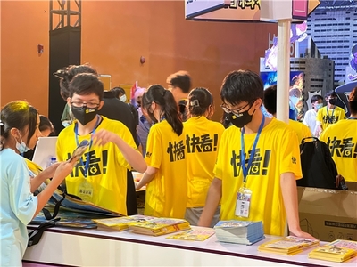 逛展超人气装备爱戴IDAI登陆KK WORLD,999爆珠黑魔法火爆风靡现场