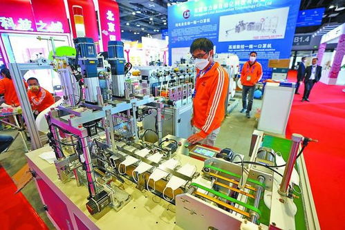 第十七届中国 东盟博览会开幕首日,南宁国际会展中心迎来大批观众