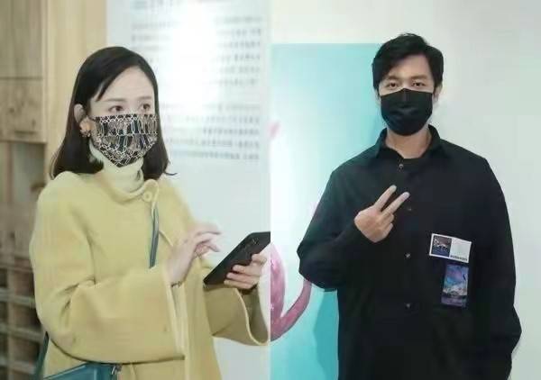 42岁陈乔恩女友力爆棚 久违亮相助阵小9岁男友画展,脸垮老好多